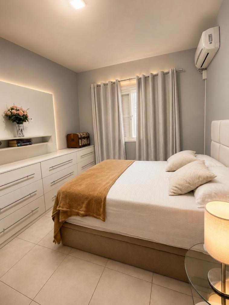 Bed, Photo of the whole room, Bedroom, air conditioner
