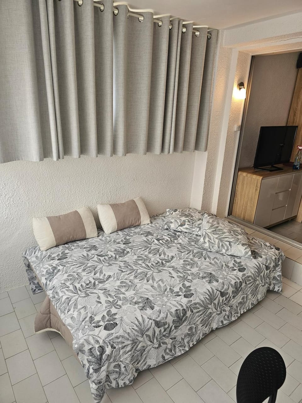 Bed, Photo of the whole room