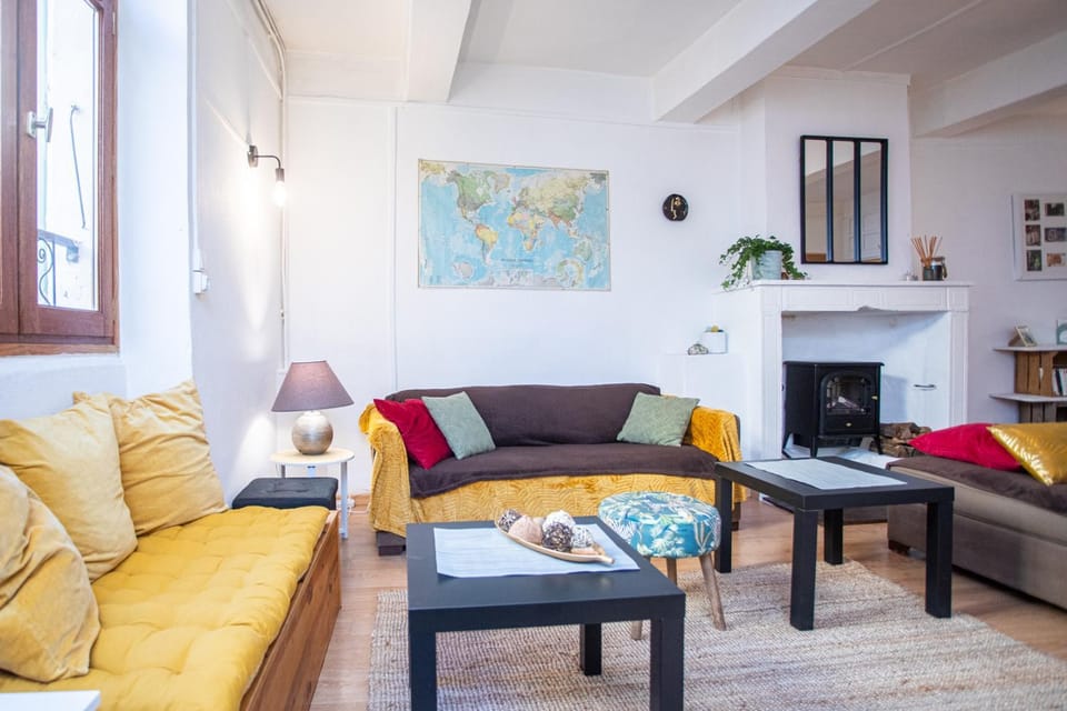 Living room, Seating area