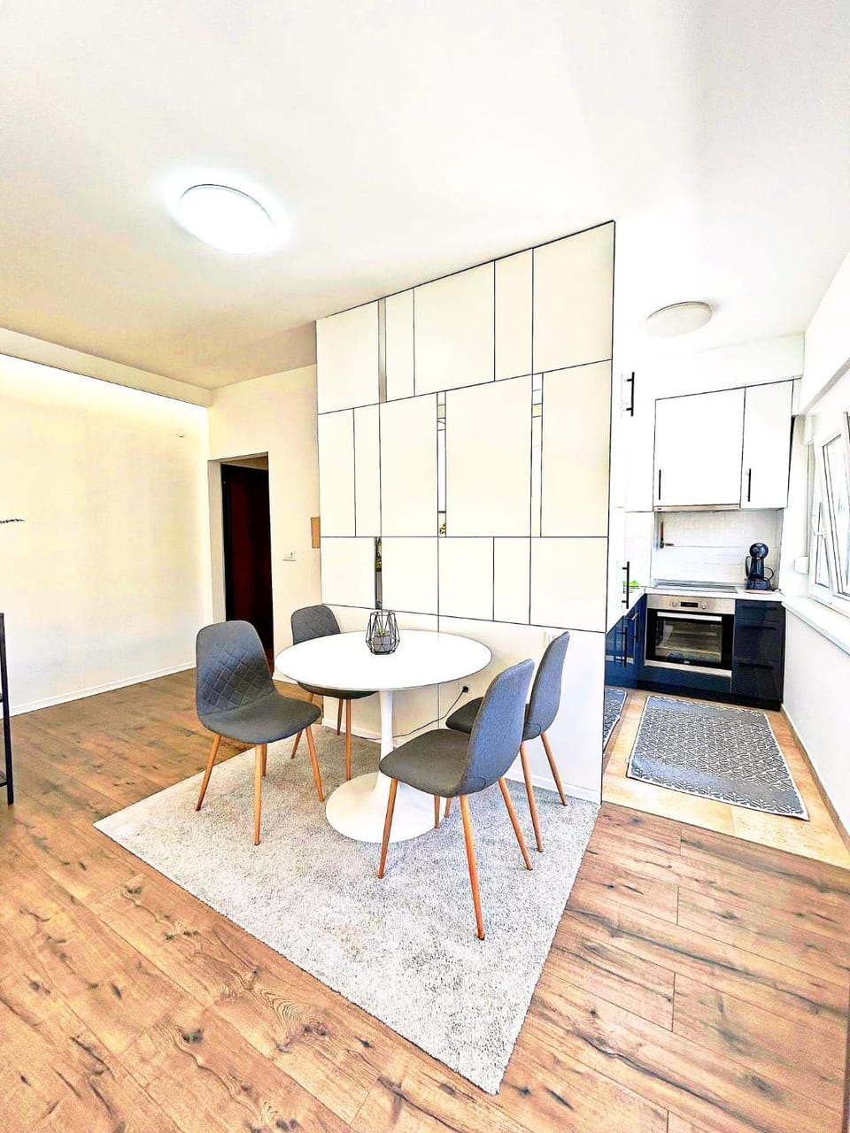 Kitchen or kitchenette, Living room, Seating area, Dining area, minibar