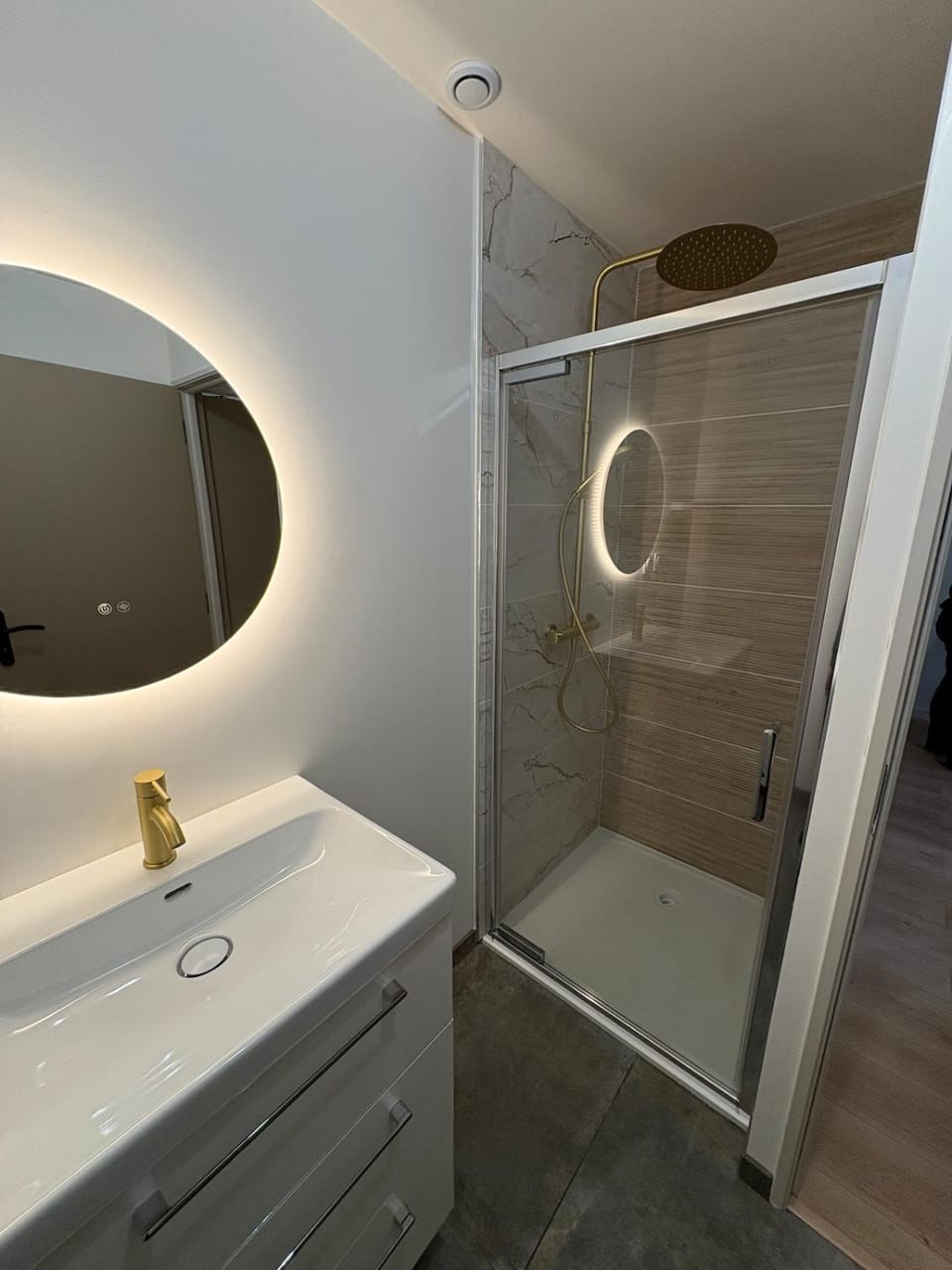 Shower, Bathroom