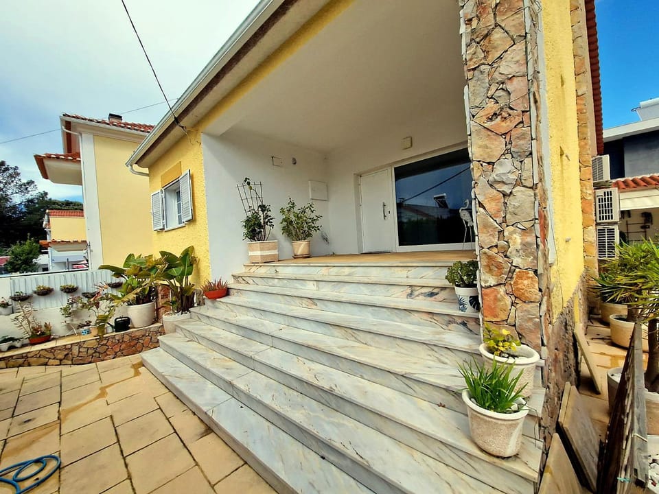 Private Pool House Minutes from the Beach Villa in Costa da Caparica