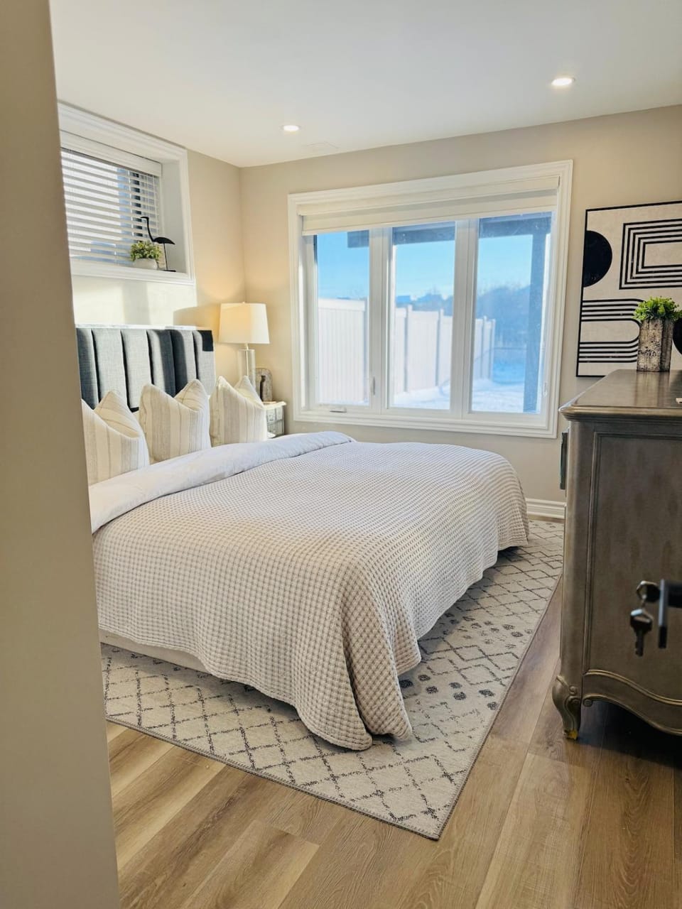 Bed, Photo of the whole room, Bedroom