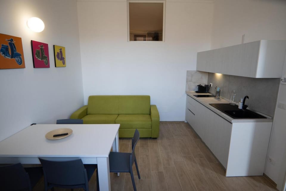 Kitchen or kitchenette, Living room, Seating area, Dining area, stove