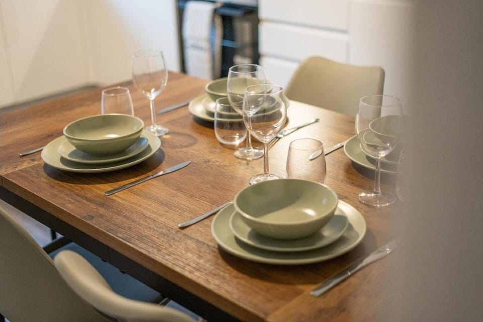 3 Bed Stylish House - Hillsborough - Great for Contractors & Groups - Hosted by StayHostSave Apartment in Sheffield