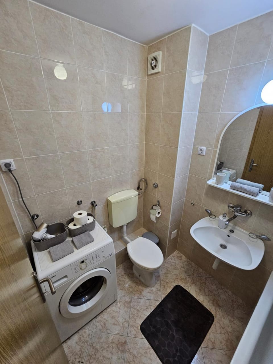 Shower, Toilet, Bathroom, towels