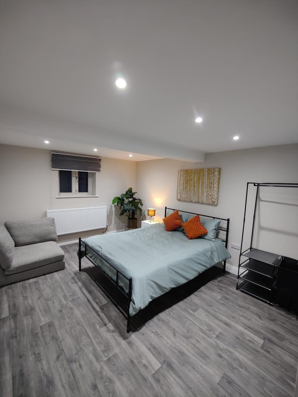 Modern 2-Bed Ground Floor Flat Near A11 & Forest Apartment in Breckland District