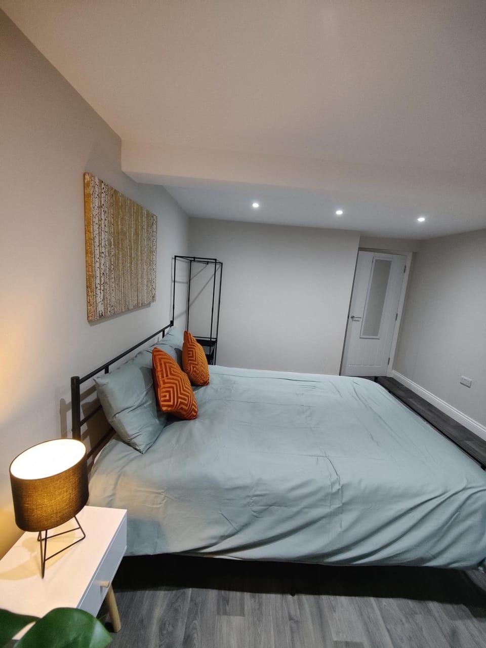 Modern 2-Bed Ground Floor Flat Near A11 & Forest Apartment in Breckland District