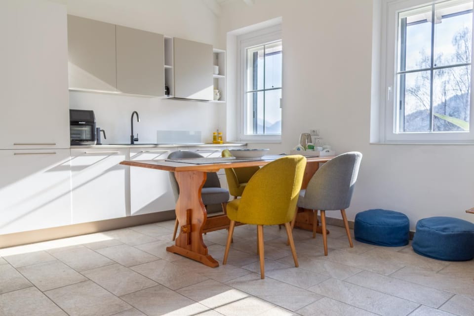Natural landscape, Kitchen or kitchenette, Living room, Seating area, Dining area, oven, pet friendly, stove