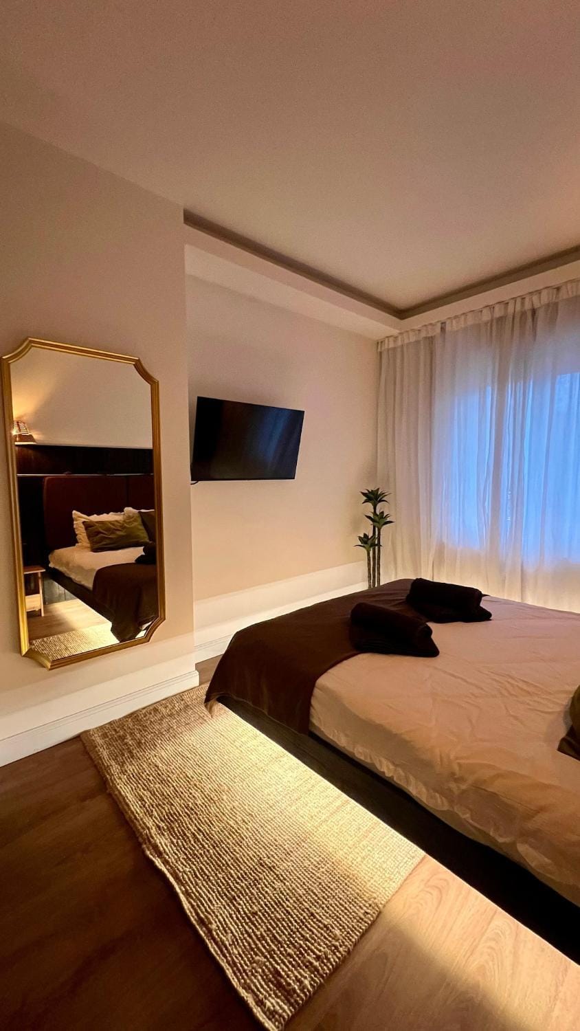 Bed, TV and multimedia, Bedroom, air conditioner