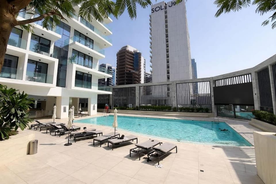 Rentico l Luxury 1BR with Burj Khalifa & Canal View Apartment in Dubai