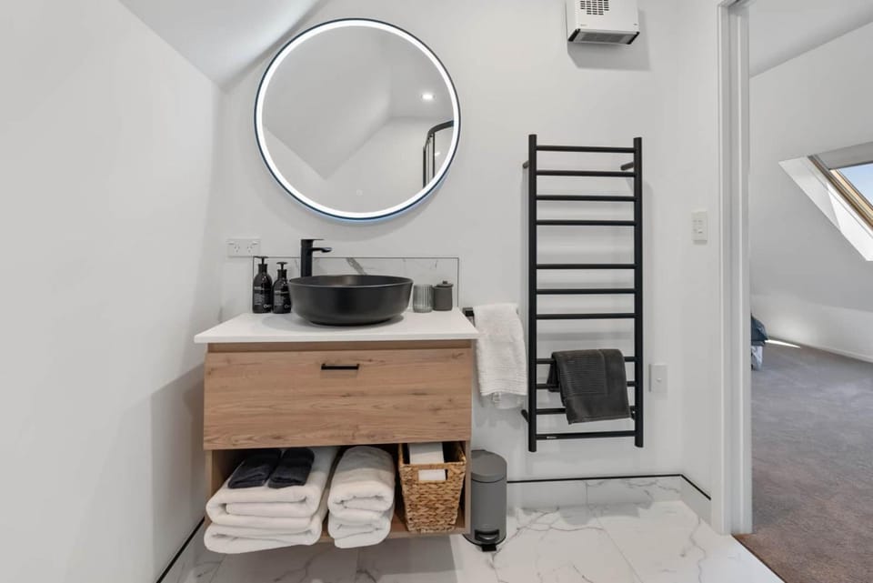 Bathroom, towels