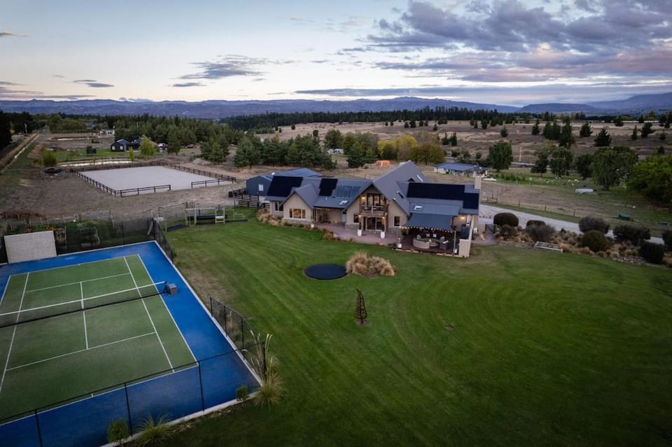 Property building, Garden, Tennis court
