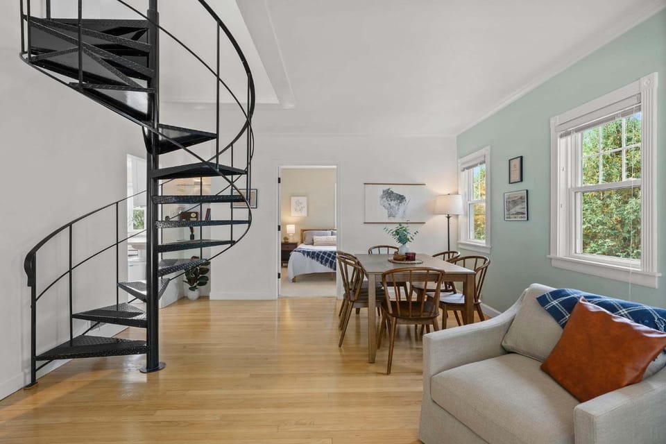 Living room, Seating area, Dining area