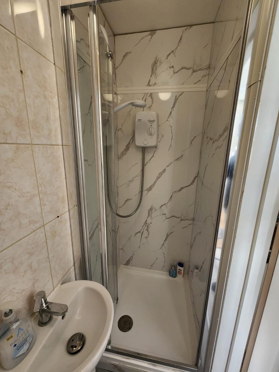Studio Flat Near Westfield London 9 Apartment in London