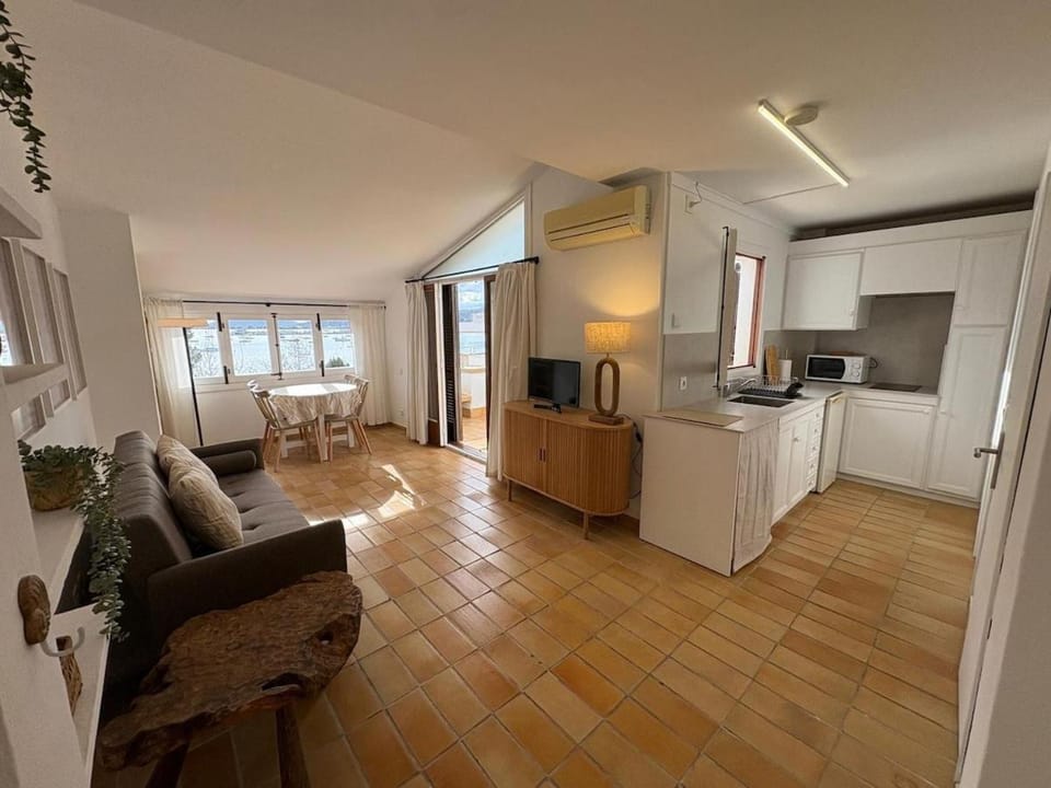 Kitchen or kitchenette, Living room, Photo of the whole room, Dining area, Sea view