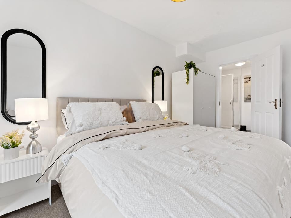 Bed, Photo of the whole room, Bedroom, wardrobe