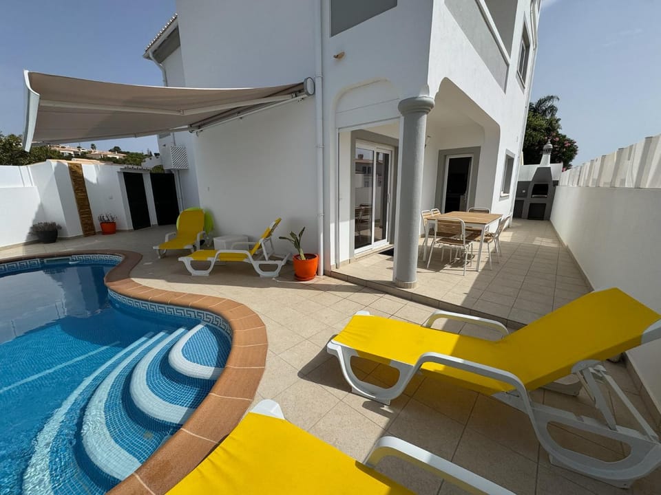 Property building, Patio, Balcony/Terrace, Seating area, Pool view, Swimming pool, sunbed