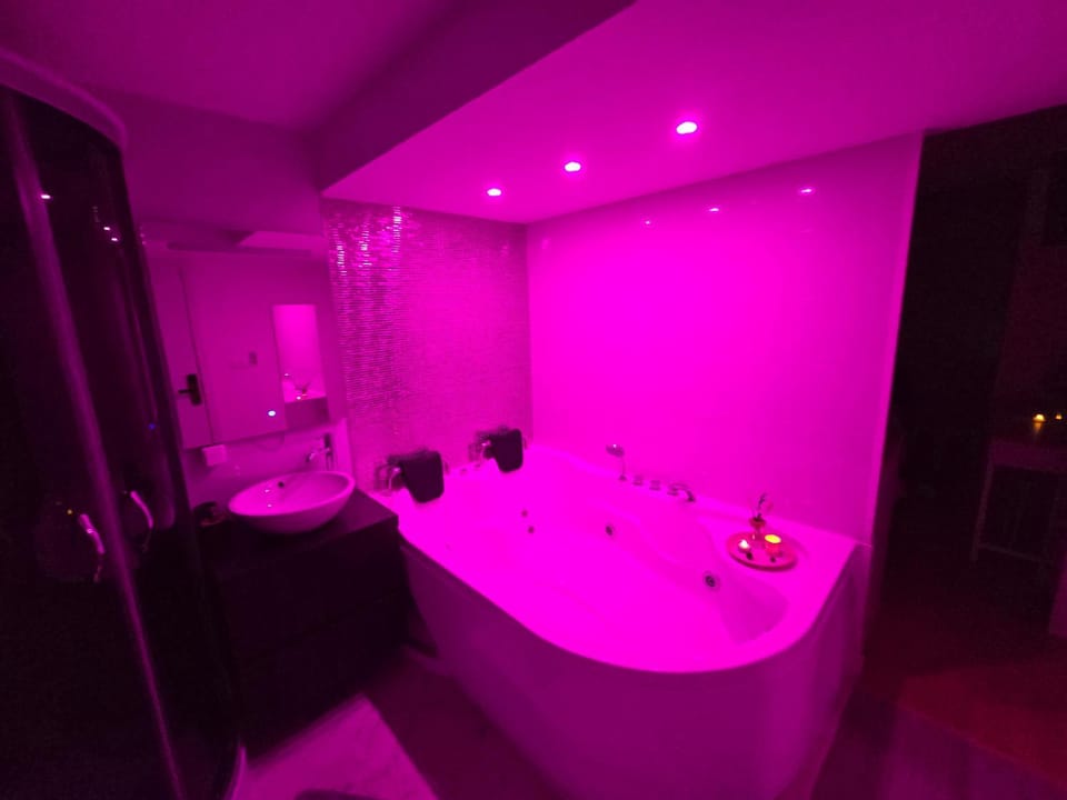 Spa & Jacuzzi Dupla Privada Escapadinha Romântica Abrantes Apartment in Santarém District, Portugal