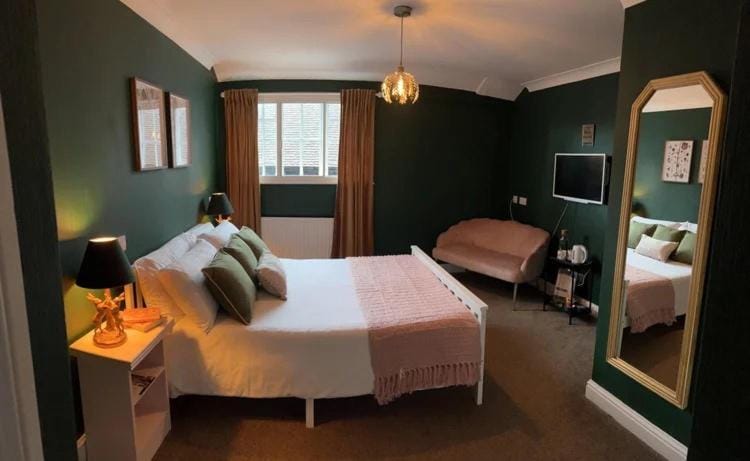 Ye Olde Crown Hotel in Sevenoaks District
