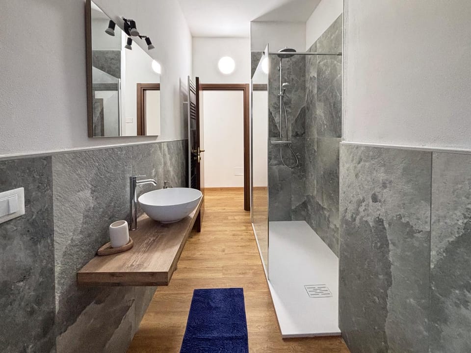 Shower, Bathroom, towels