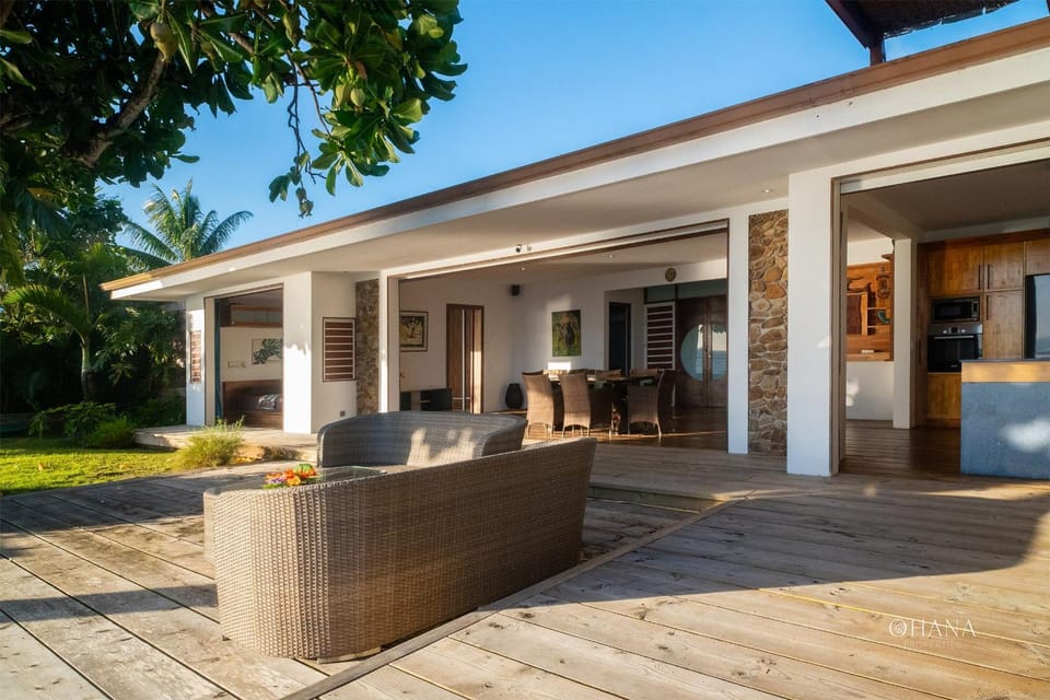 Villa Miti Vai - 3 BR 3 Bath Beachfront Villa Villa in Moorea-Maiao