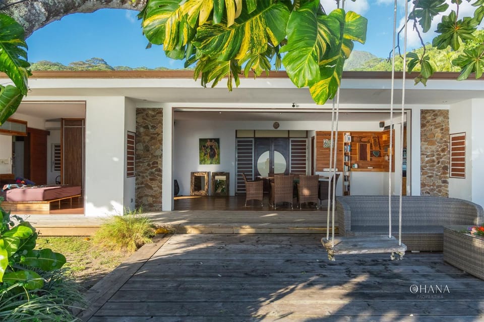 Villa Miti Vai - 3 BR 3 Bath Beachfront Villa Villa in Moorea-Maiao