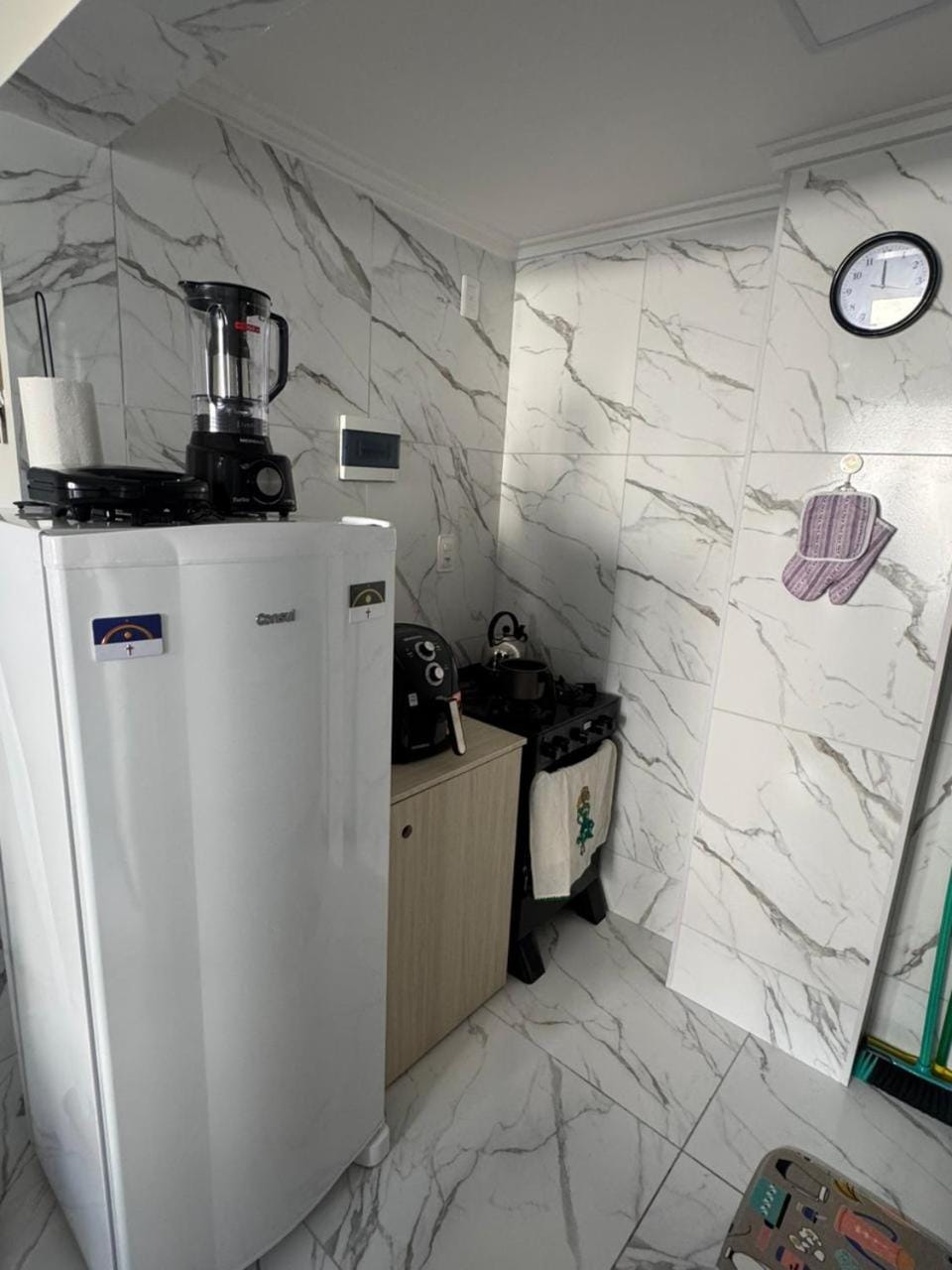 Kitchen or kitchenette, oven