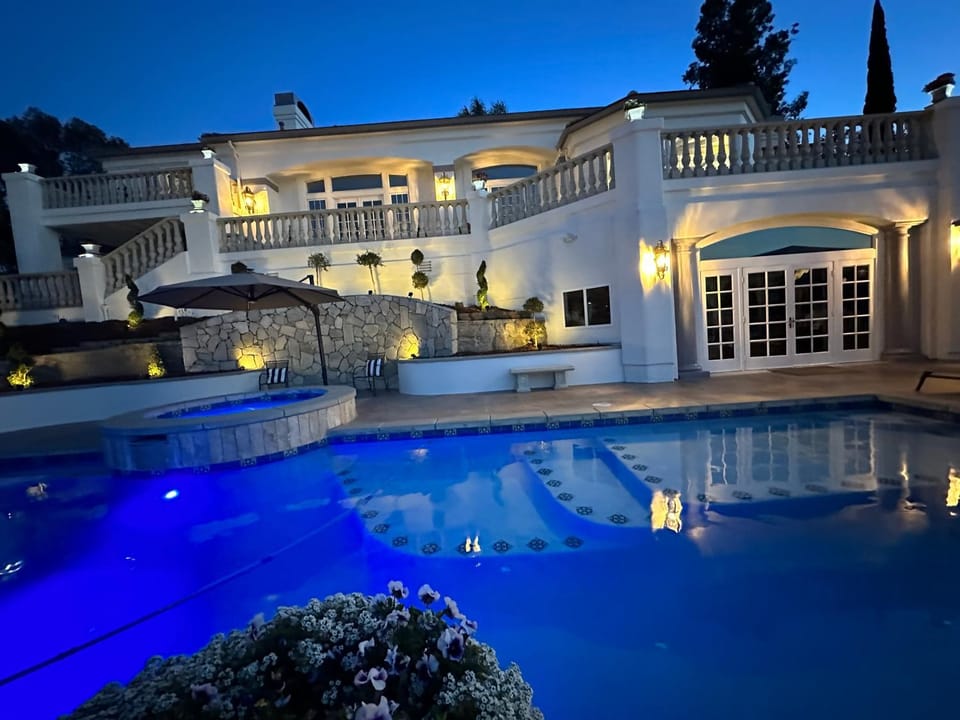 San Diego French Garden Poolside Retreat - Wine Country & Safari Park Bed and Breakfast in Rancho Bernardo