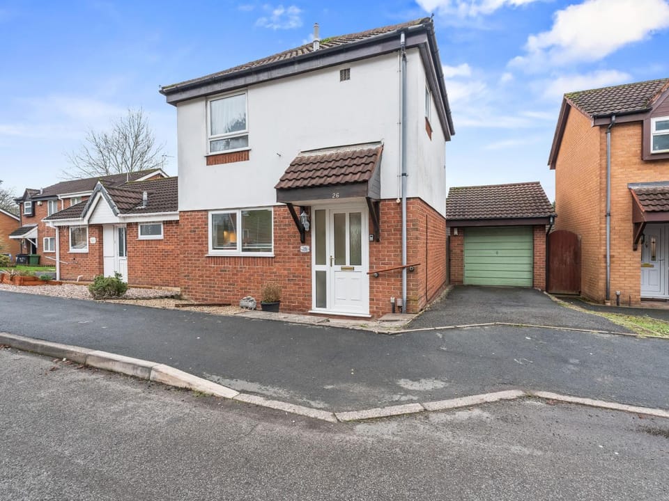 Property building, Facade/entrance, Day, Neighbourhood, Street view, Quiet street view, Parking