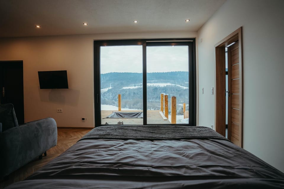 Communal lounge/ TV room, TV and multimedia, Photo of the whole room, Evening entertainment, Bedroom, Mountain view