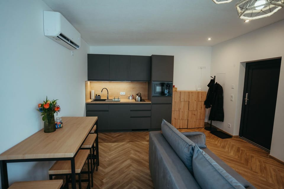Kitchen or kitchenette, Living room