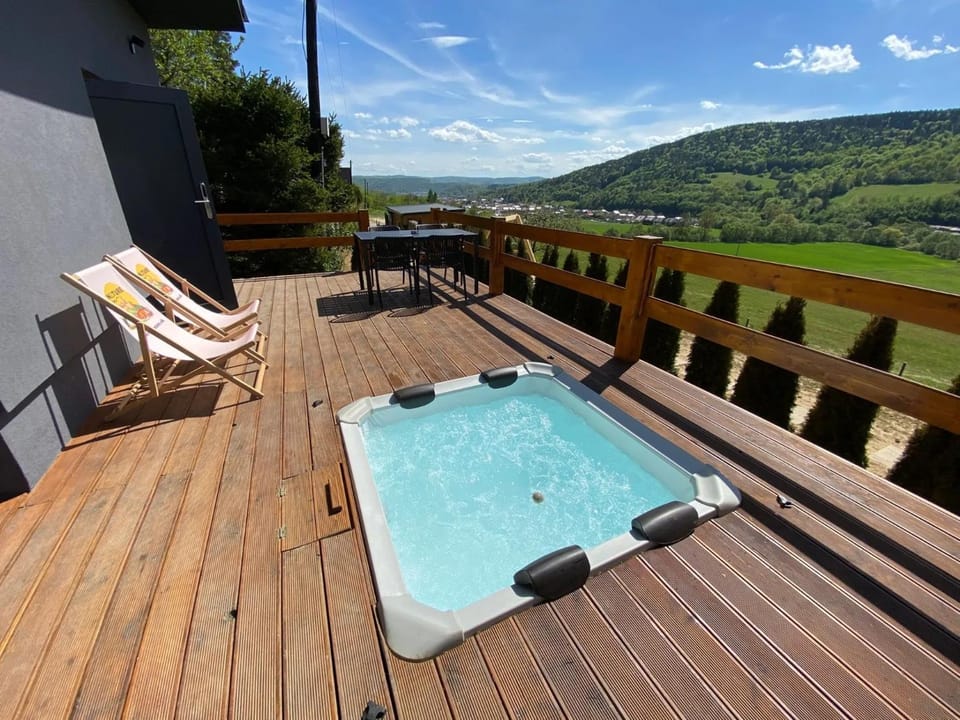 Ubytovanie pod hradom s jacuzzi a saunou House in Slovakia