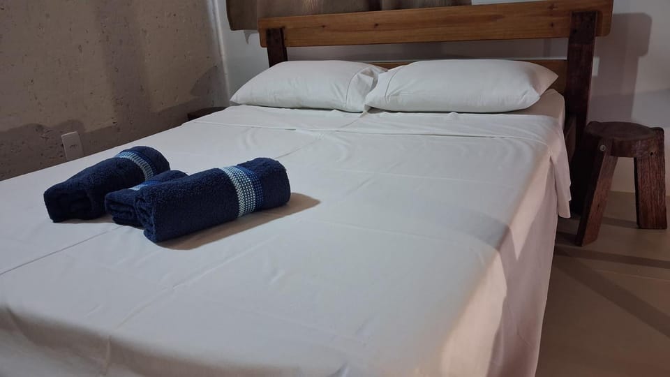 Bed, towels