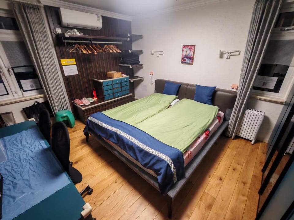 Shanghai Meiyinlin Guesthouse English Service VPN-embedded WiFi Free Laundry and Luggage Storage 宠物友好 客人专用卫浴间 临时停车位 共享厨房与客厅 商务娱乐设施齐全 周边市场与服务丰富便利 安静隔音 Vacation rental in Shanghai