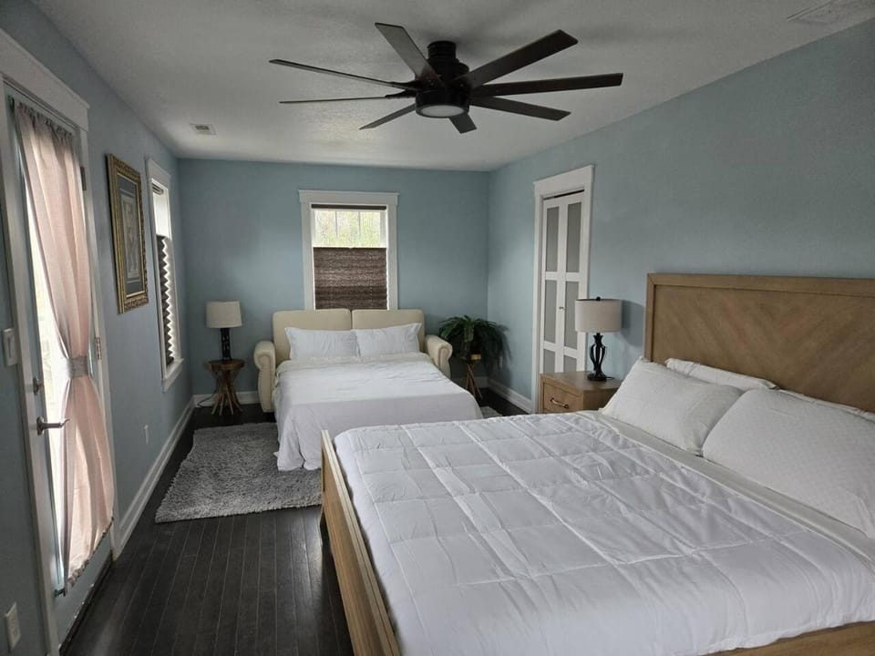 Luxury Downtown Cedar Falls Retreat - Pool Table - Outdoor Dining - Sleeps 12 House in Cedar Falls
