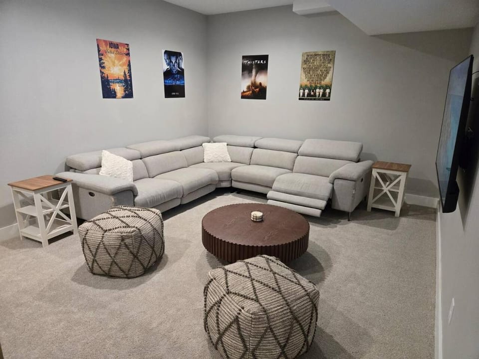 Luxury Downtown Cedar Falls Retreat - Pool Table - Outdoor Dining - Sleeps 12 House in Cedar Falls