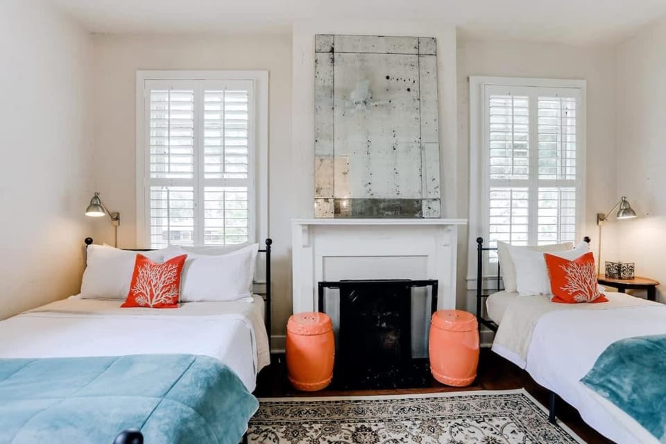 Carriage House at Forsyth 30 Night Minimum Apartment in Savannah