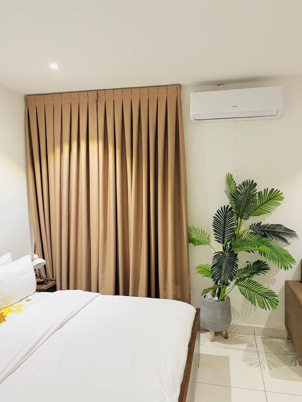 Bedroom, air conditioner