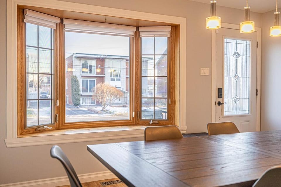 Entire NEW House 5BDR , close to DT MTL, 4 Parking House in Brossard