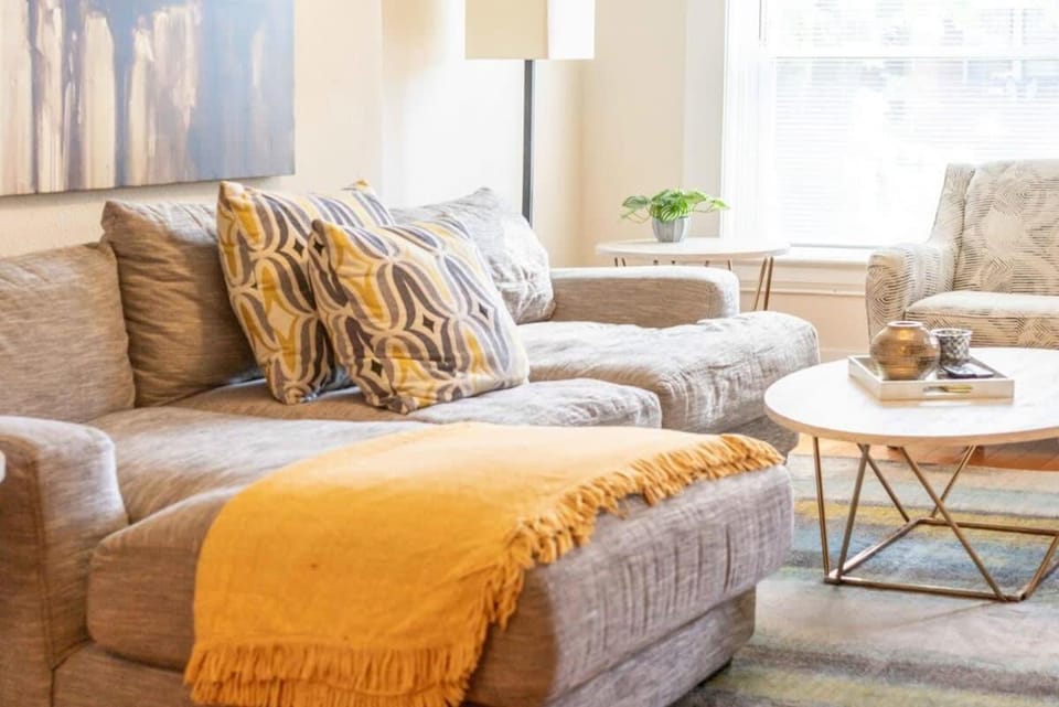 Side-by-Side Units 6BR Best Location ABODEbucks House in Saint Louis