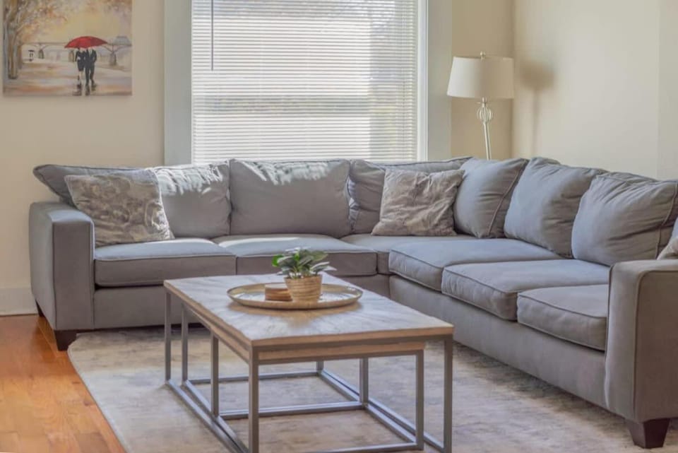 3BR-2BA Townhome TGE Neighborhood ABODEbucks House in Saint Louis