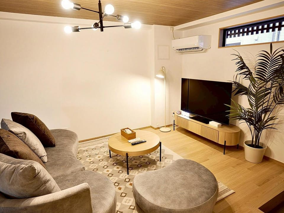 TV and multimedia, Living room, Seating area, On site, internet, air conditioner