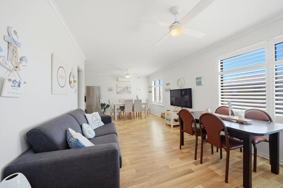 Belle Escapes - Life is a Beach Apartment in Moseley Street