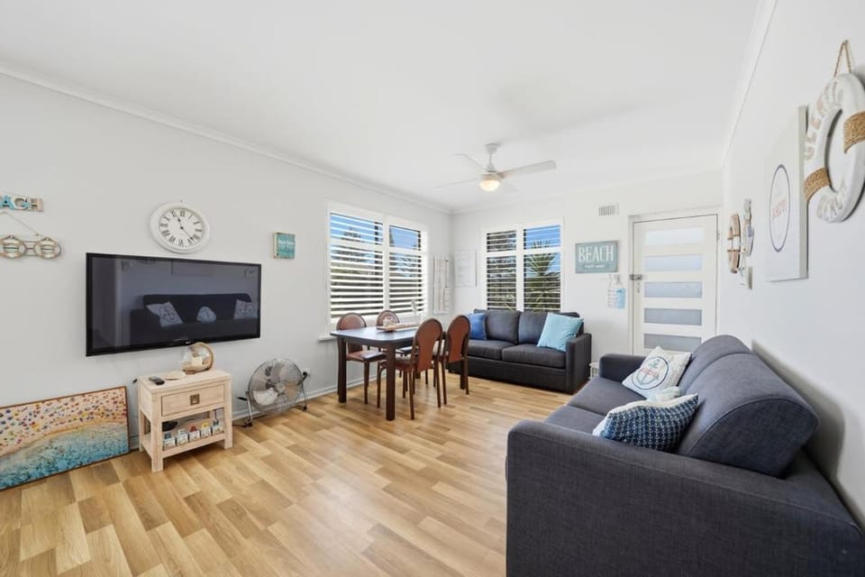 Belle Escapes - Life is a Beach Apartment in Moseley Street
