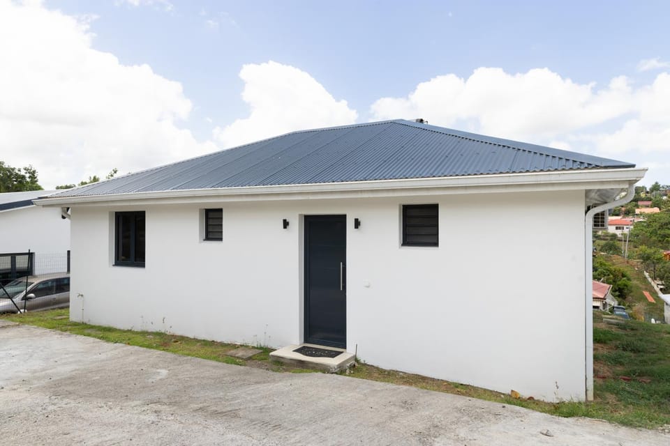 Property building, Day, Neighbourhood, Street view, Parking