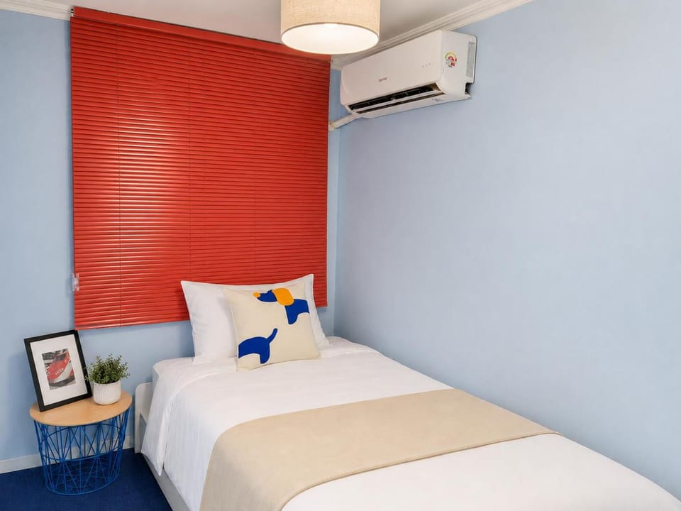 Shinchon Ground Floor, Entire Private 3BR House Apartment in Seoul