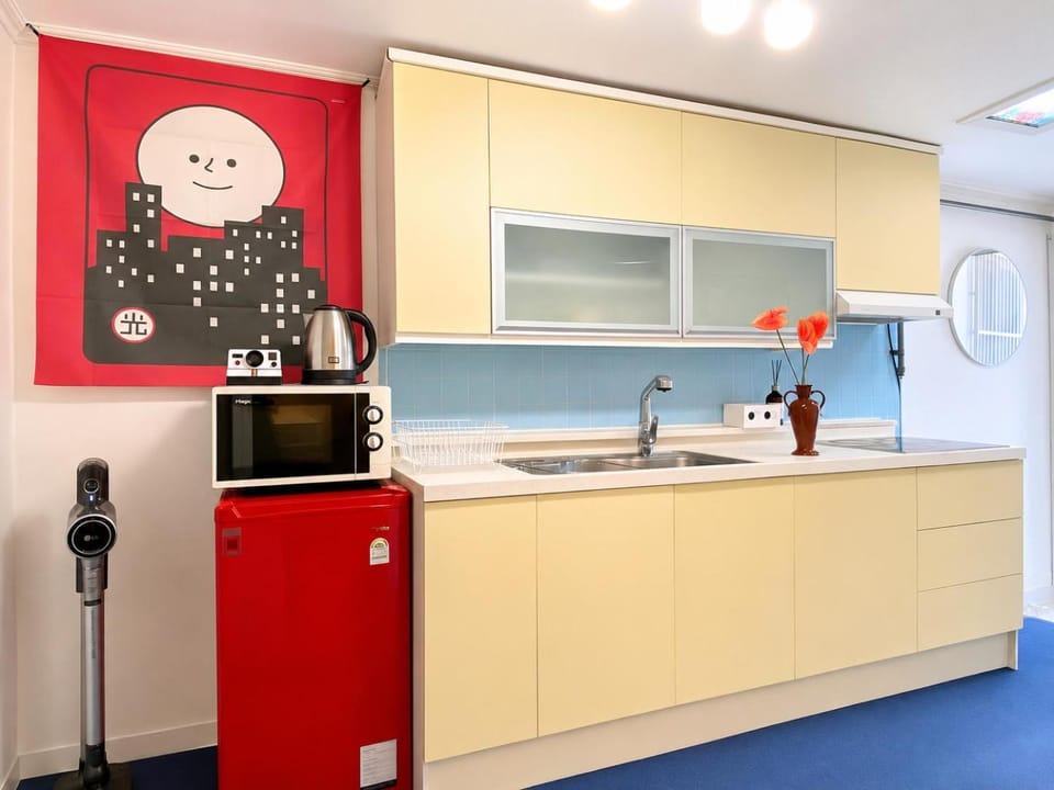 Shinchon Ground Floor, Entire Private 3BR House Apartment in Seoul