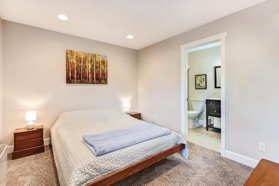 Third-floor riverfront condo near downtown Bend House in Bend