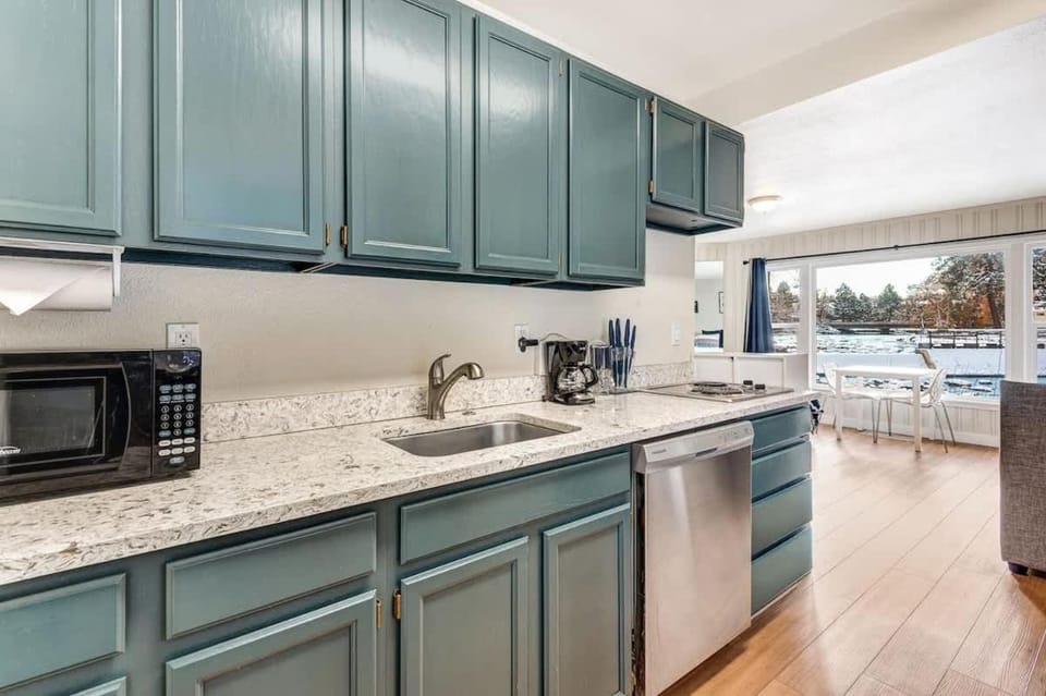 Riverside Cottage - Just Steps from the Deschutes House in Bend